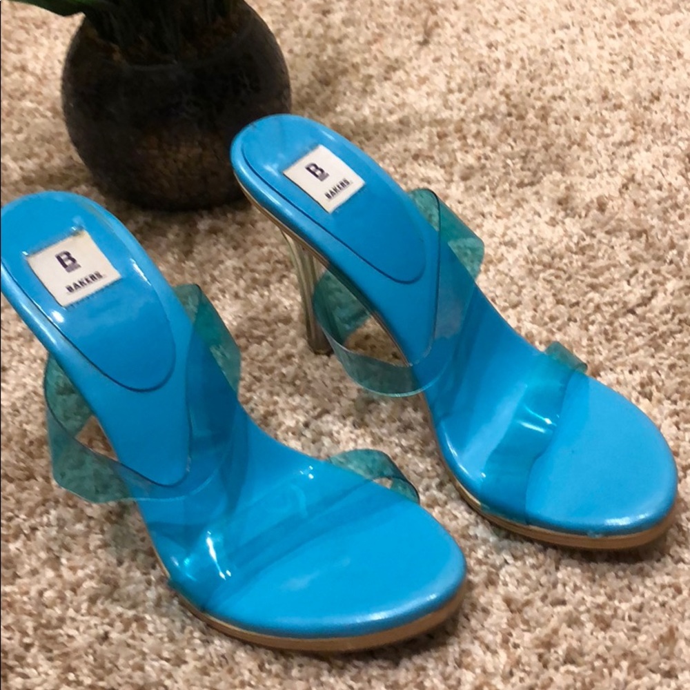 Women shoes by bakers